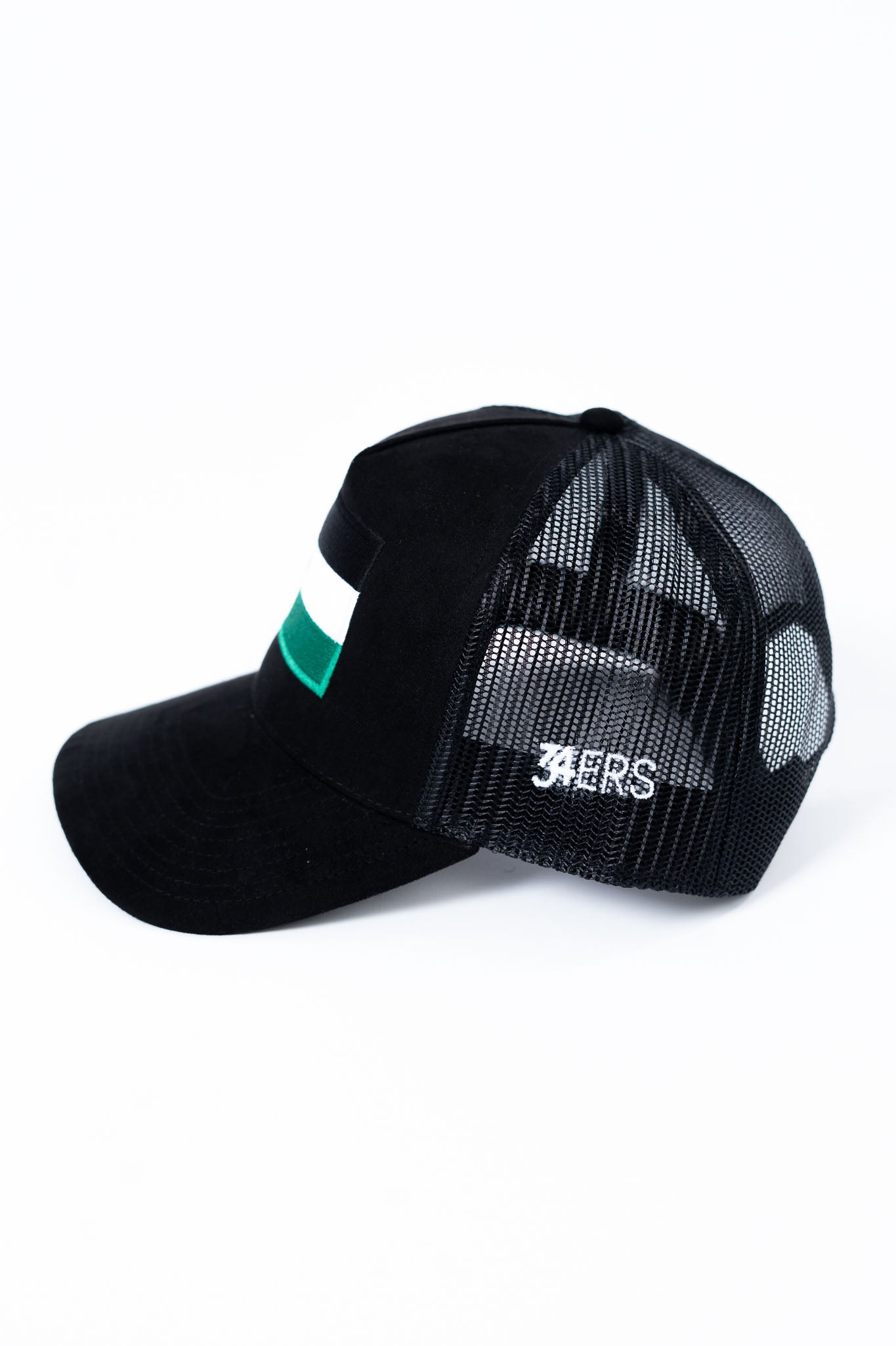 Nous sommes solidaires de la Palestine – Casquettes en daim/maille noires