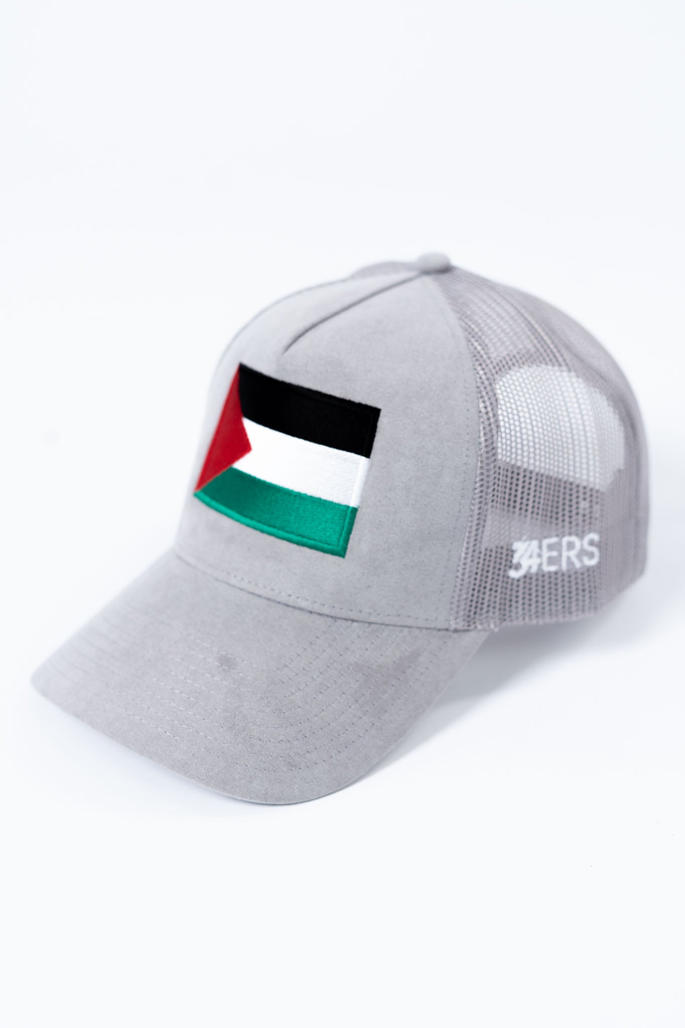 Nous sommes solidaires de la Palestine – Casquettes en daim/maille gris clair