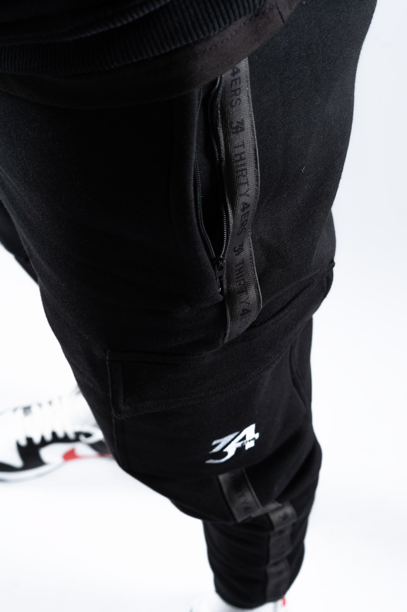 34ERS® Emerald Taped Joggers - BLACK