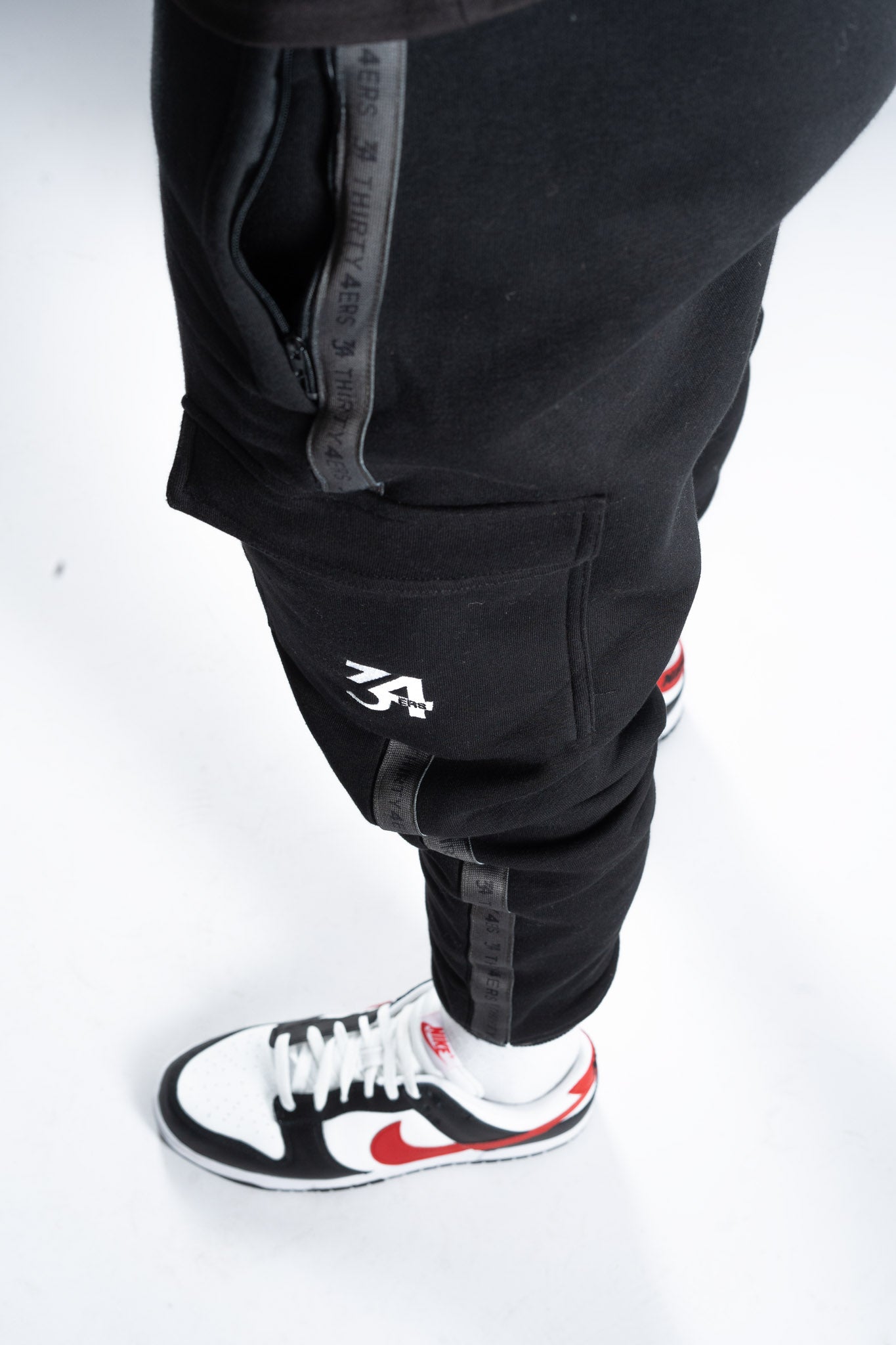 34ERS® Emerald Taped Joggers - BLACK