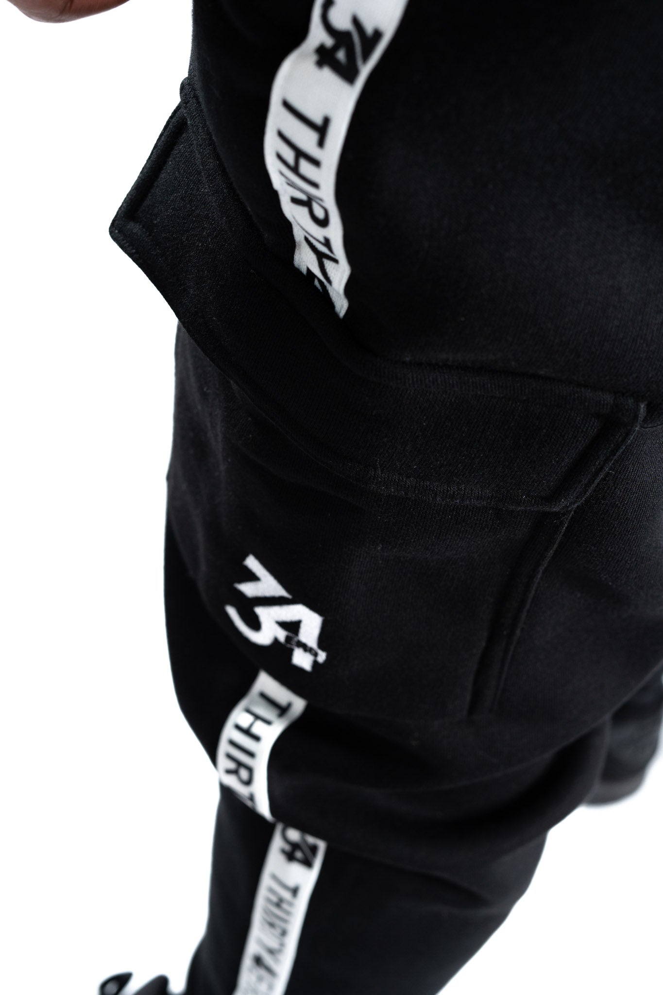 34ERS® Jogginghose mit weißem Streifenmuster - SCHWARZ